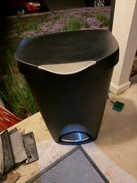 Photo of free Tall trashcan (Ann Arbor (Scio)) #1