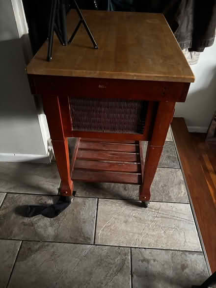 Photo of free Kitchen Island (Throggs Neck (Bronx)) #2