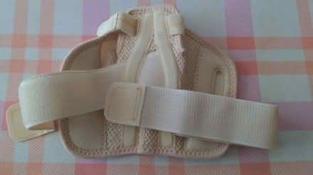 Photo of free Wrist & Thumb Splint (BN8) #2