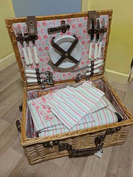 Photo of free Vintage style picnic set (Freshford) #2