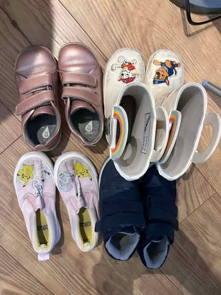Photo of free Kids' shoes sizes 8-9 (EU 25-26) (Hale End IG8) #1