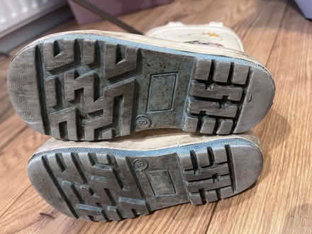 Photo of free Kids' shoes sizes 8-9 (EU 25-26) (Hale End IG8) #3