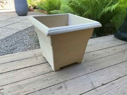 Photo of free Large plastic pot (Catonsville near old EC) #2