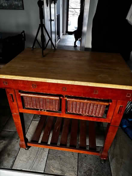 Photo of free Kitchen Island (Throggs Neck (Bronx)) #3