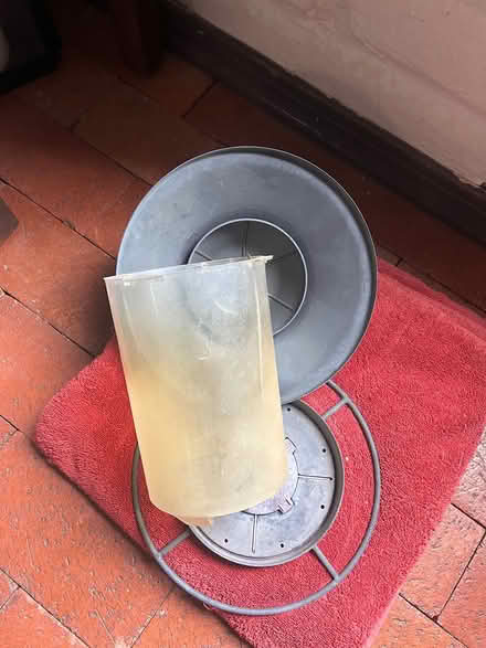 Photo of free Broken Bird Feeder (Rio Grande/Candelaria) #3