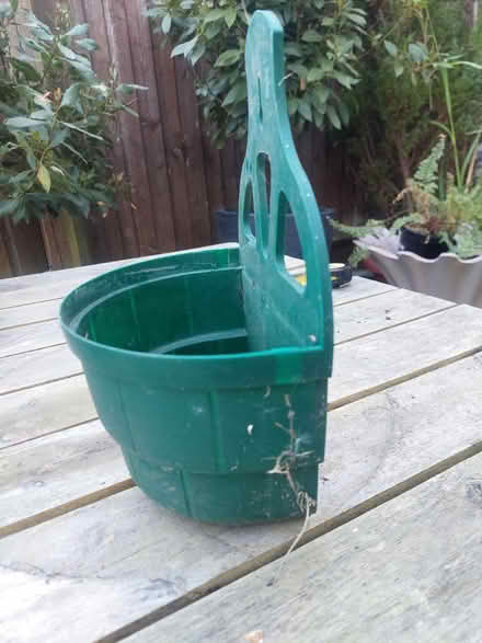 Photo of free Hanging basket plastic (SW16) #2