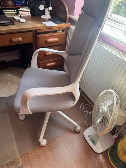 Photo of free Grey and white office chair (Putney SW15) #1