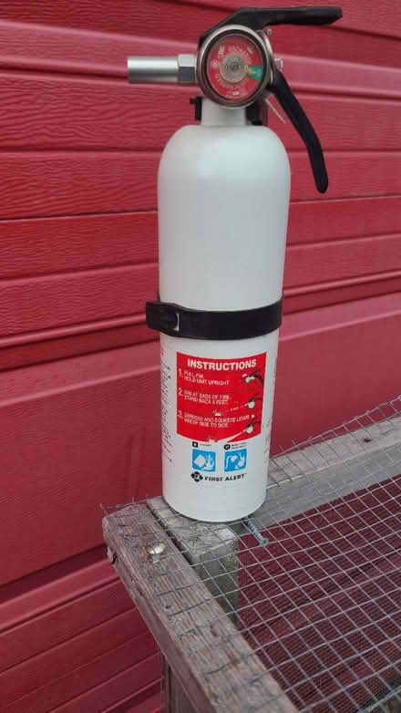 Photo of free Residential Fire Extinguisher (Near Washington & Commonwealth) #1