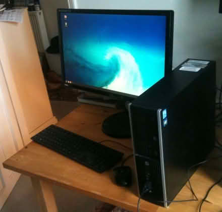 Photo of free HP Elite PC + 24" screen & latest Linux Mint ! (please read) (North Laine BN1) #1