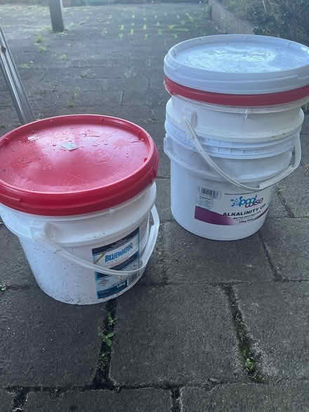 Photo of free Plastic bins with screw on lids (Greenlane) #1