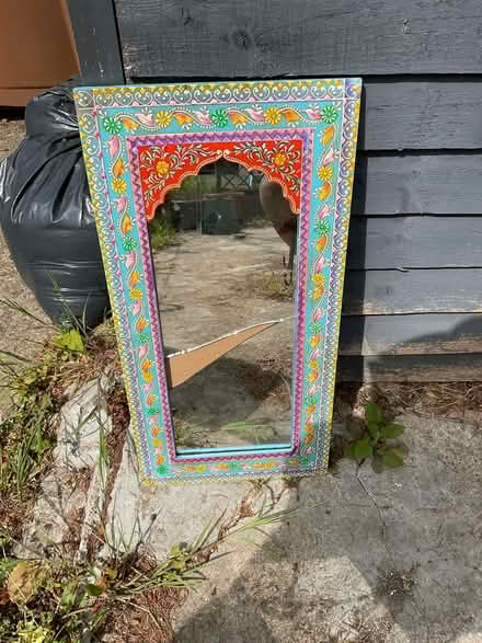 Photo of free Painted frame mirror with crack (SE26) #1