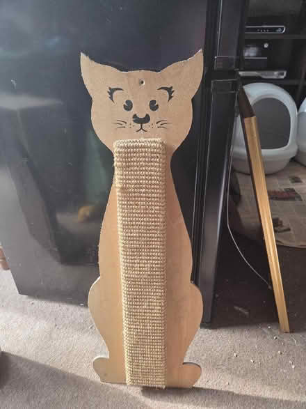 Photo of free Cat scratcher (Lea Industrial Estate AL5) #1