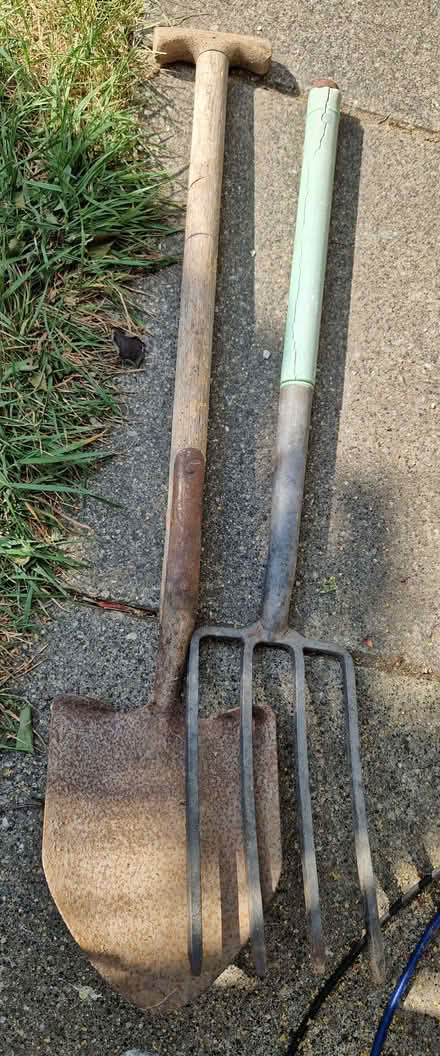 Photo of free Garden fork and spade (Gidea Park RM2) #1