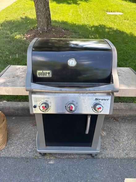 Photo of free Weber grill (46609 Hampshire Station Drive) #1