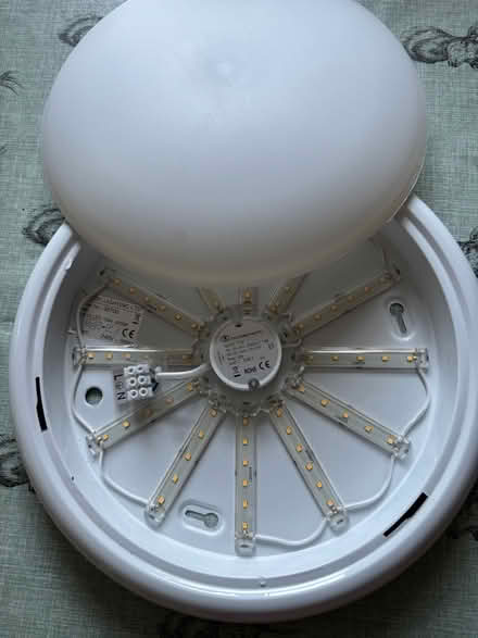 Photo of free Flush light fitting (Sevenoaks town / station) #4