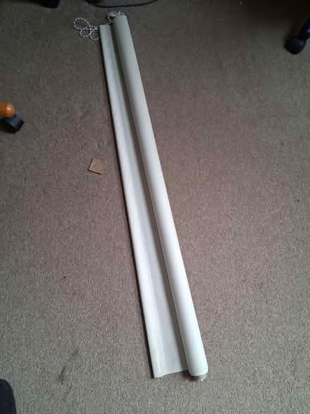 Photo of free White Roller blind (Stroud GL5) #1