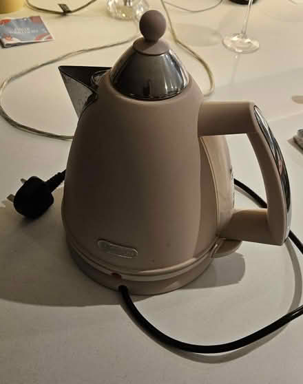 Photo of free DeLonghi Pink kettle (Frinton-on-Sea CO13) #1