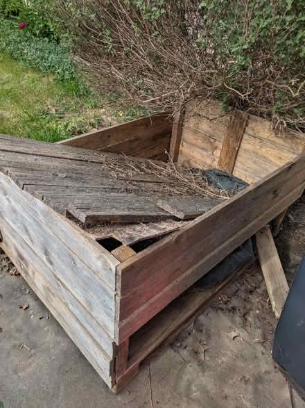 Photo of free Pallet box needs few repairs (Kempston MK42) #1