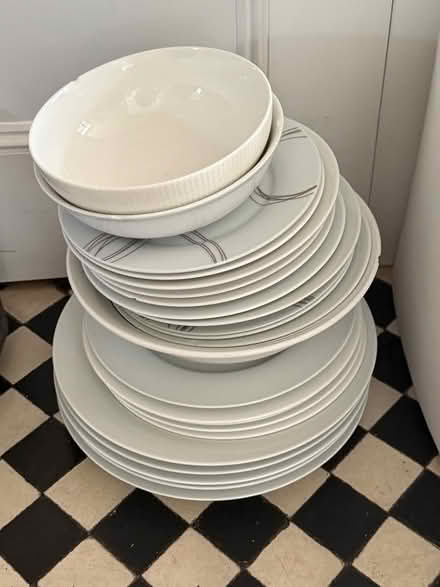 Photo of free Mixed bowls and plates (Wimbledon Park SW19) #1