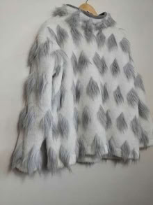 Photo of free faux fur jumper (Moor Allerton LS17) #1