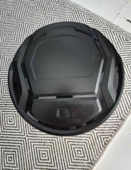 Photo of free Lefant robot vacuum (Aldershot GU12) #1