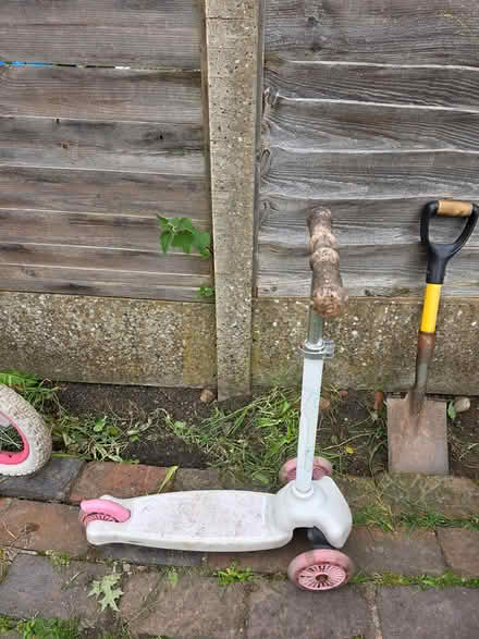 Photo of free Toddler bike and scooter (Nuneaton CV10) #1
