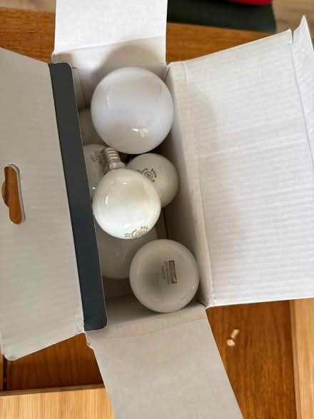 Photo of free E14 and e27 bulbs (Merchiston EH10) #1