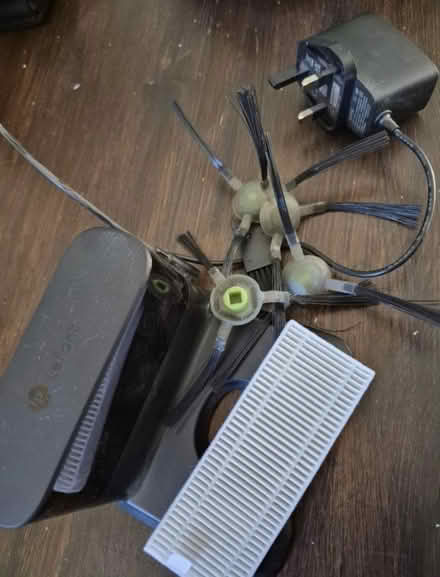 Photo of free Lefant robot vacuum (Aldershot GU12) #4