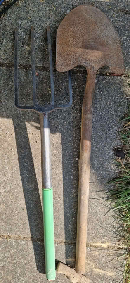 Photo of free Garden fork and spade (Gidea Park RM2) #3