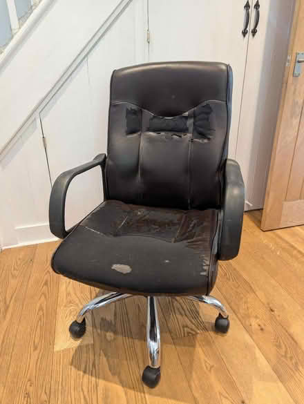 Photo of free Black office chair (Hindhead GU26) #1