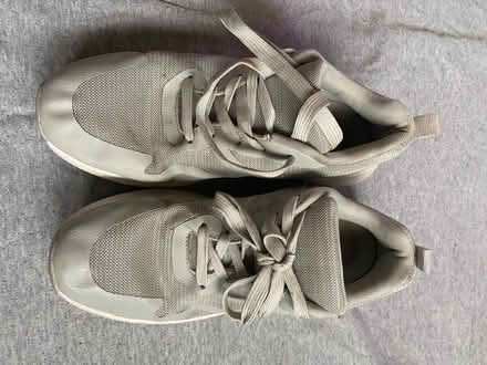 Photo of free Women’s trainers (Thringstone LE67) #1