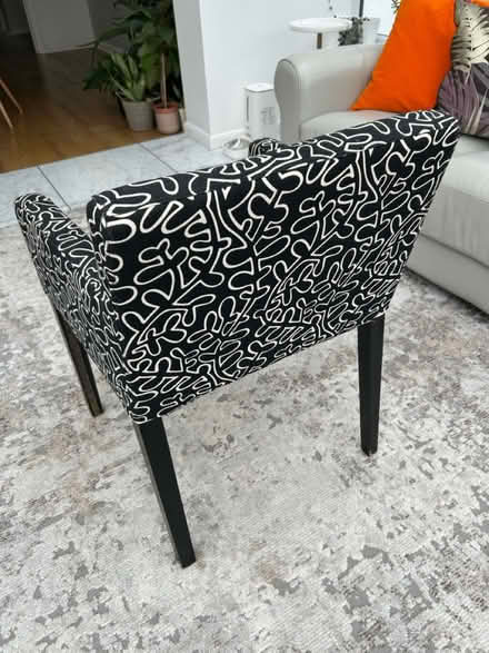 Photo of free Black & White Fabric chair (RH16) #3