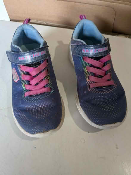 Photo of free Girls sketchers trainers 1.5 (M33) #1