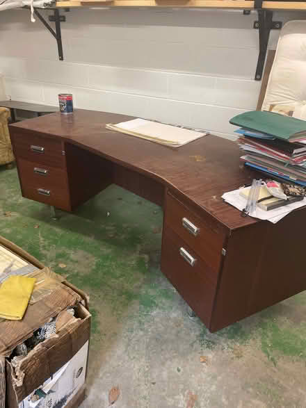 Photo of free Large office desk (Layer-de-la-Haye CO2) #1