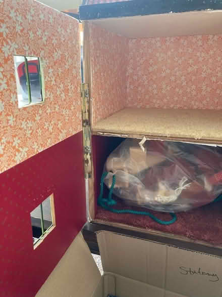 Photo of free Wooden dolls house (Colleycroft CV12) #4