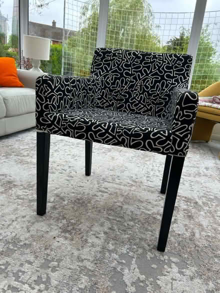 Photo of free Black & White Fabric chair (RH16) #2