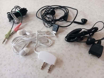 Photo of free Various earbuds (Woodley RG5) #3