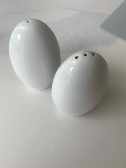 Photo of free Salt and pepper (Forest green) #1