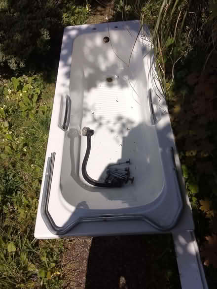 Photo of free White acrylic bath 1700 x 700 mm (St Helens TN34) #1