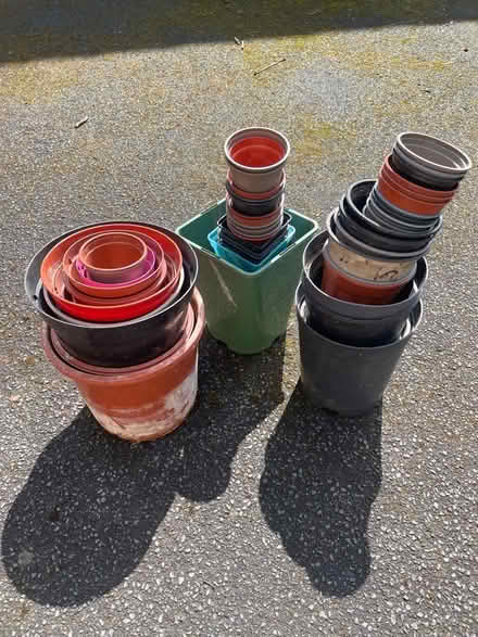 Photo of free Empty plastic plant pots (Adel LS16) #1