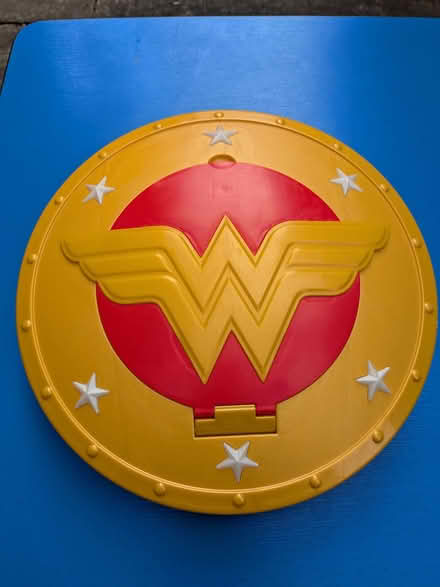 Photo of free Wonder Woman shield (Woodley RG6) #1