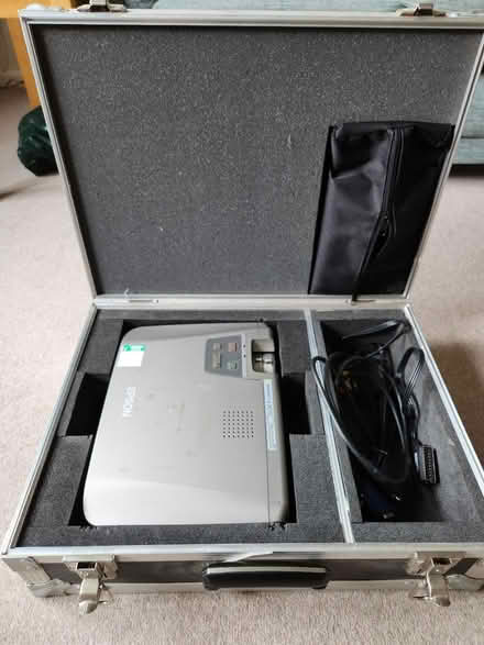 Photo of free Epson digital projector (Dunstable LU6) #4