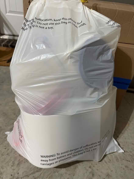 Photo of free Assorted kitchen plasticware (Camden parc) #1