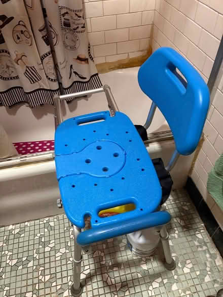 Photo of free Bath transfer seat (Fresh Meadows) #1