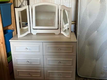 Photo of free Chest of drawers & matching mirror (Bassingbourn SG8) #1
