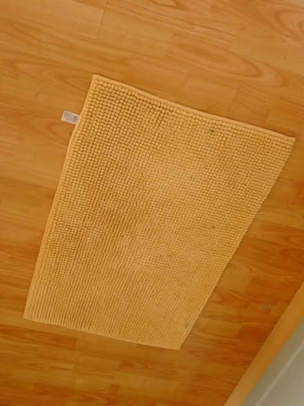 Photo of free Yellow bathroom mat (Oxford OX4) #1