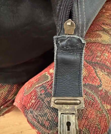 Photo of free Large leather bag working zip but broken zip grabby thing (Malvern WR14) #4