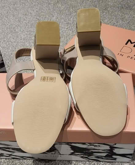 Photo of free Moda in Pelle Pearl‐Heel Sandals Size 5 - Never Worn (Great Billing NN3) #4