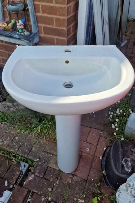 Photo of free Standard white sink (Bewdley DY12) #1