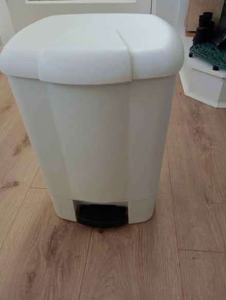 Photo of free White kitchen pedal bin (Pebsham TN40) #1